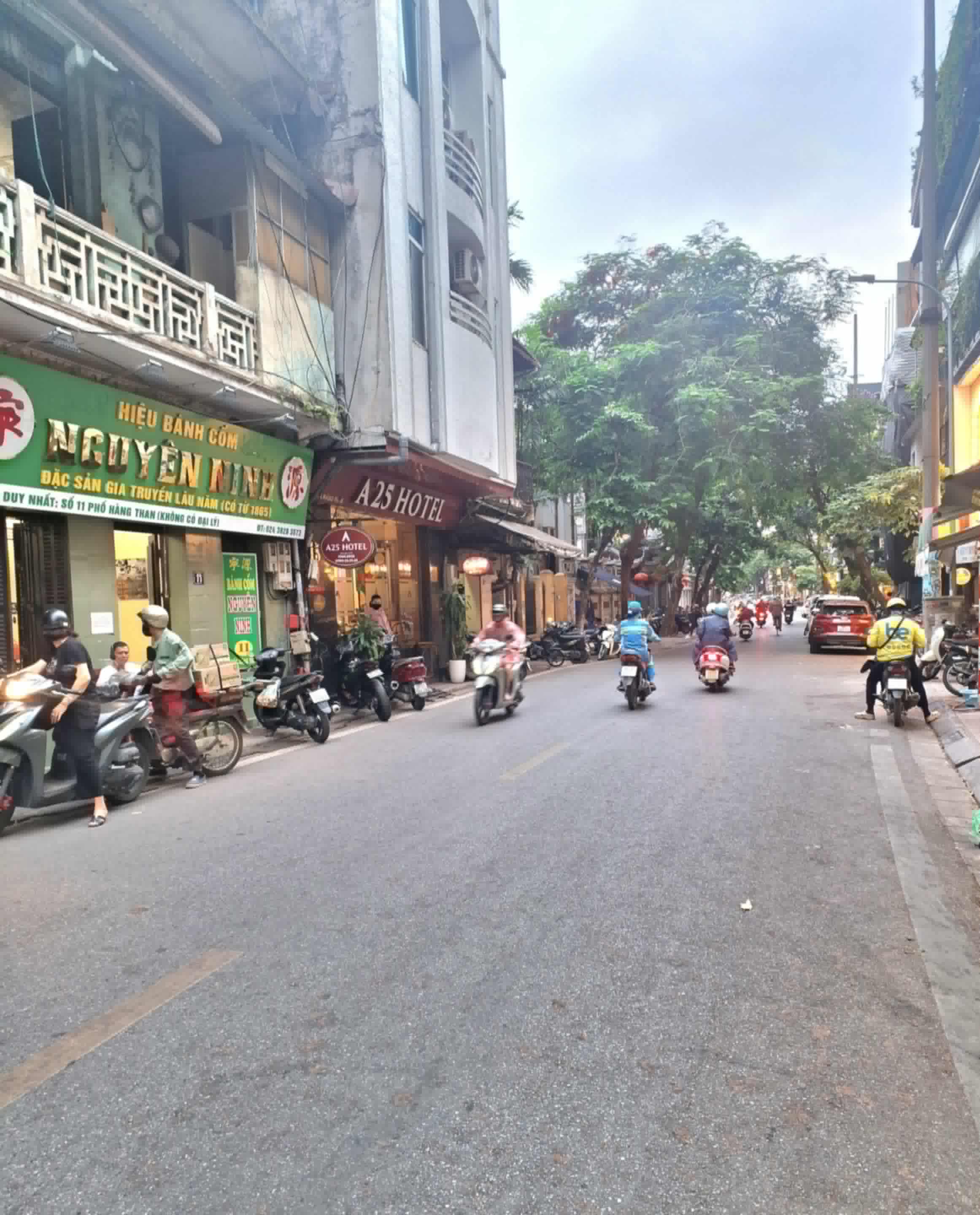BÁN GẤP NHÀ HÀNG BÚN TT BA ĐÌNH GIÁP RANH HOÀN KIẾM FULL NỘI THẤT 5,5 TỶ